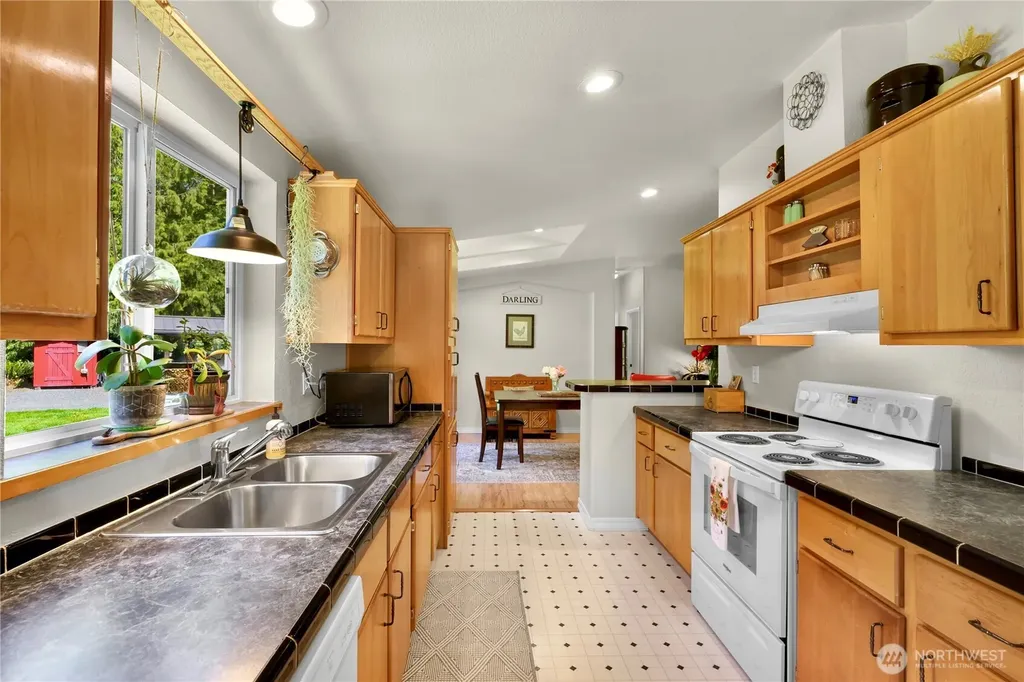 5554 Potter Road Deming WA 98244