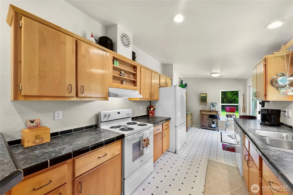 5554 Potter Road Deming WA 98244