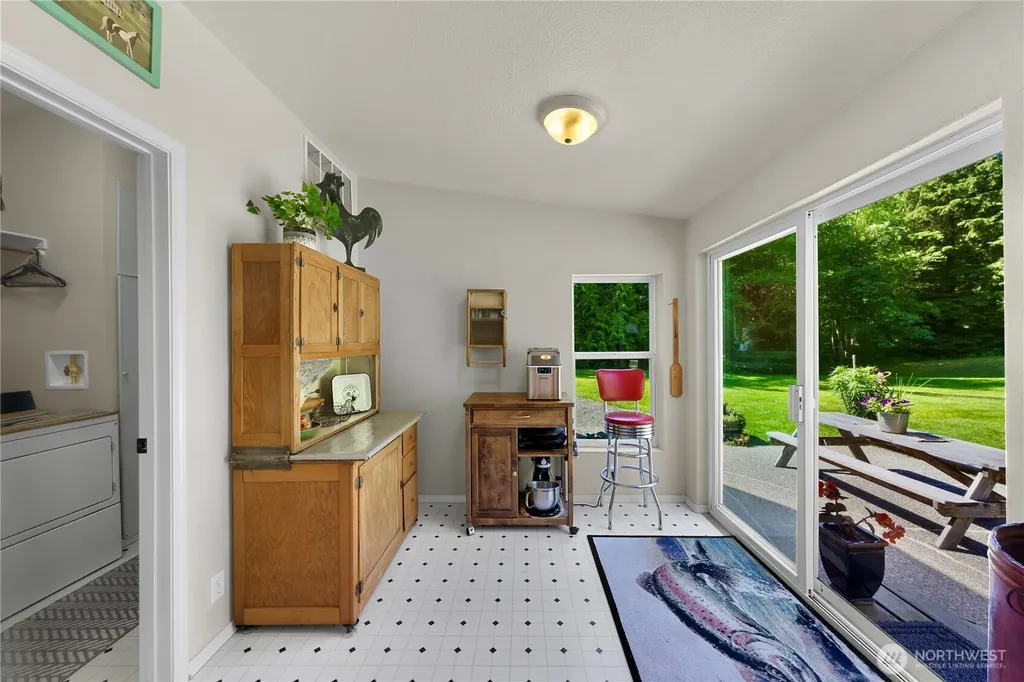 5554 Potter Road Deming WA 98244