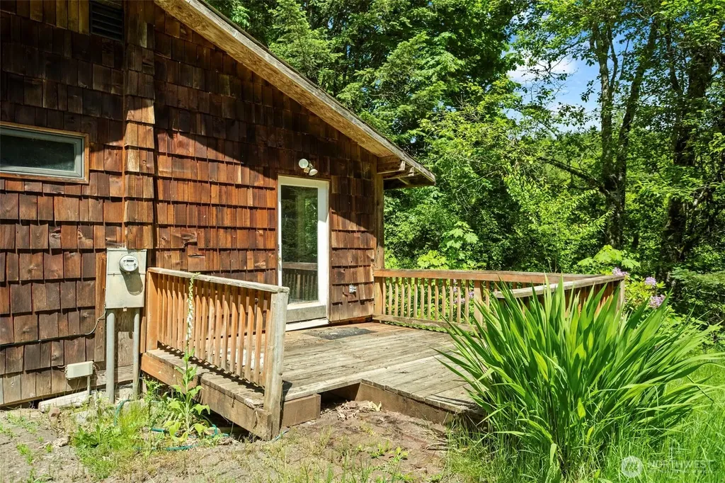400 N Dubois Road Ariel WA 98603