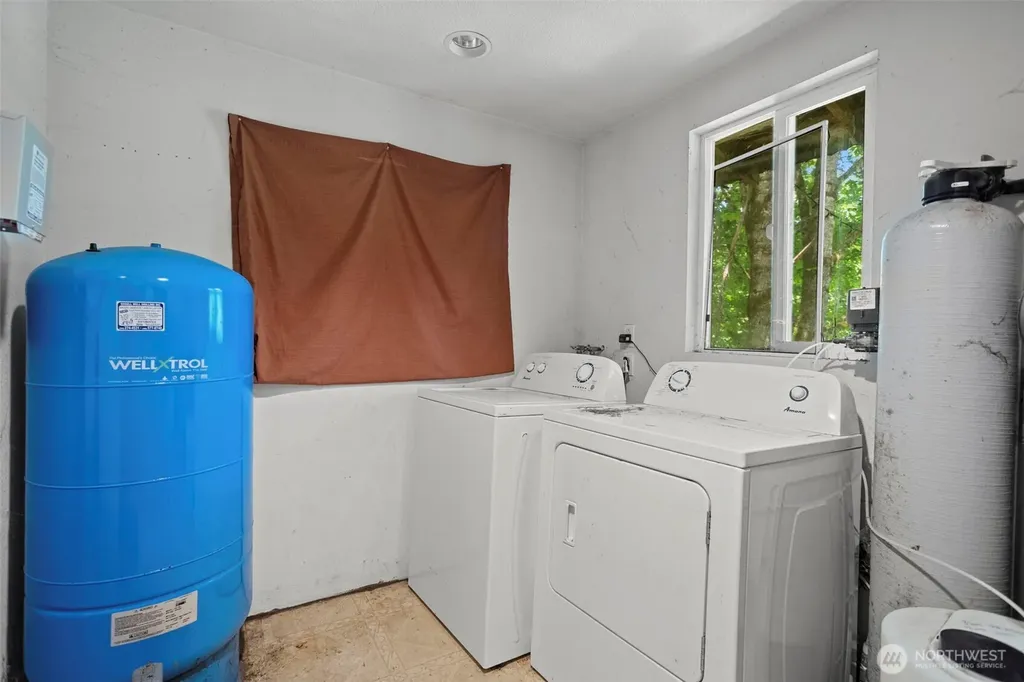 400 N Dubois Road Ariel WA 98603