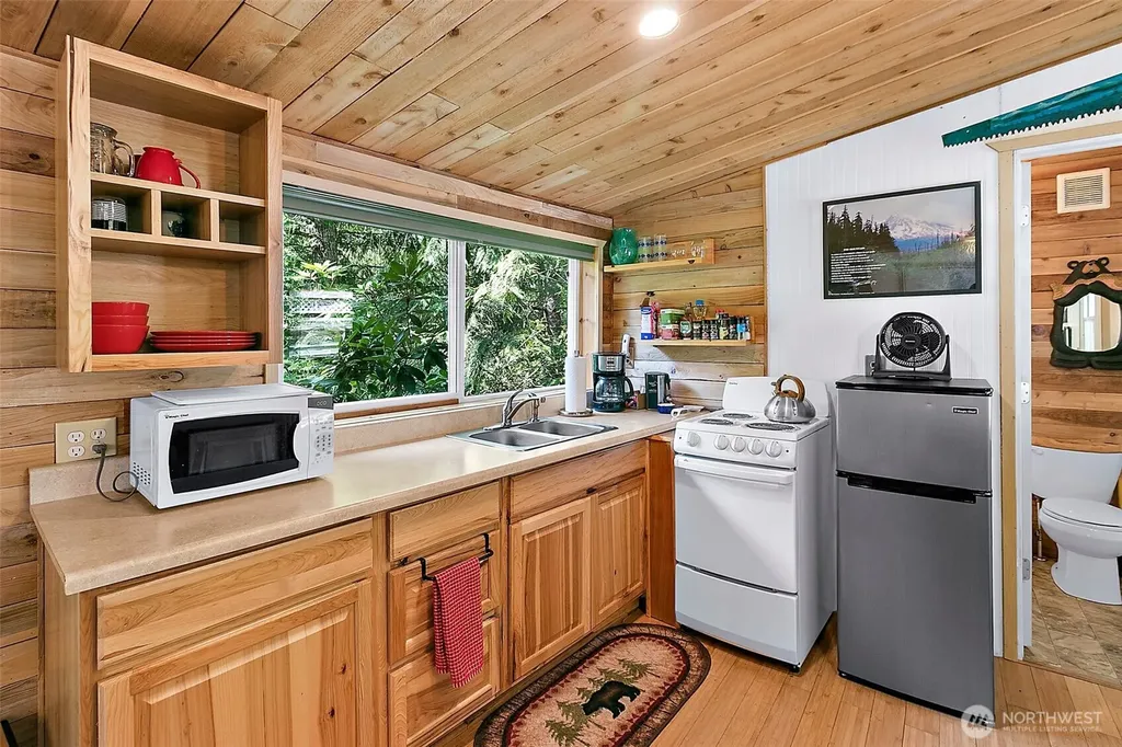 131 Nisqually Way Ashford WA 98304