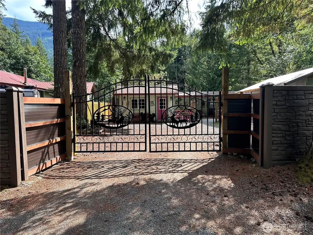 131 Nisqually Way Ashford WA 98304