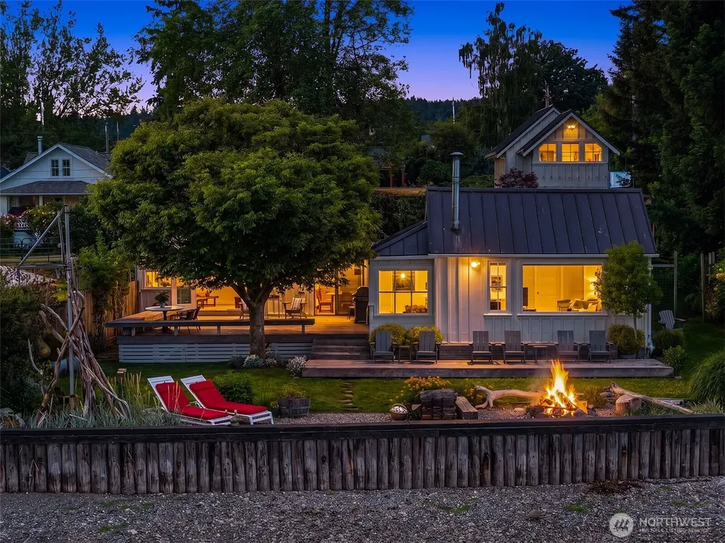 10050 SW Dock Street Vashon WA 98070