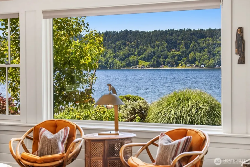 10050 SW Dock Street Vashon WA 98070