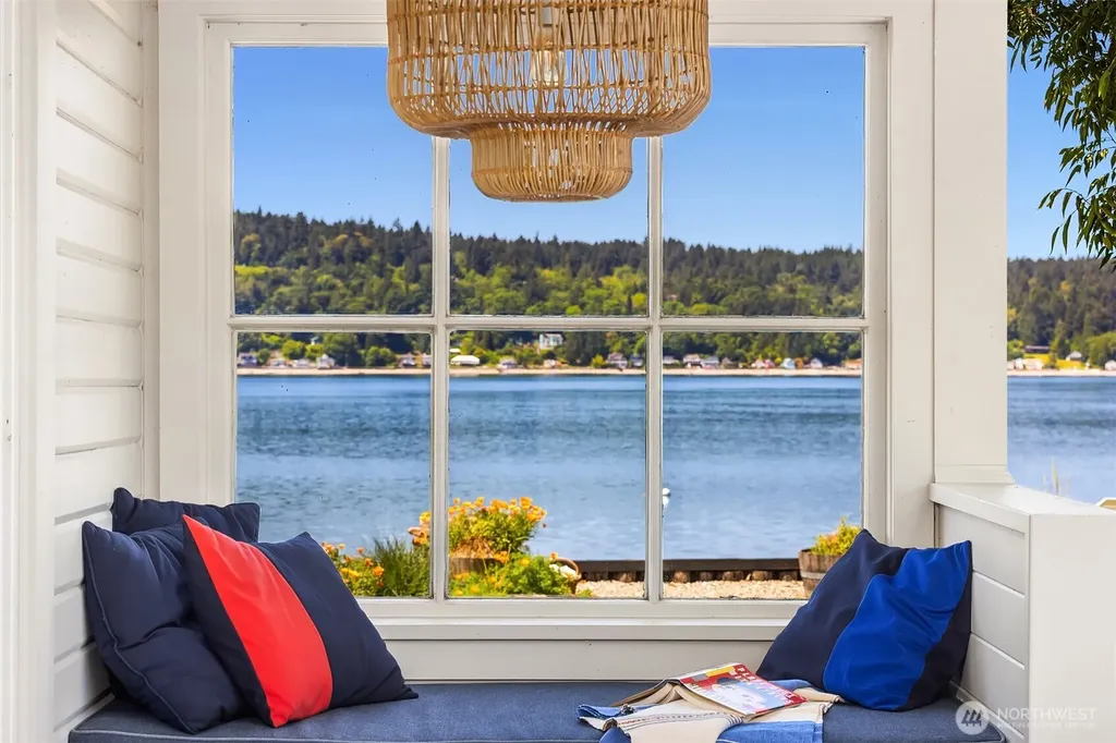 10050 SW Dock Street Vashon WA 98070