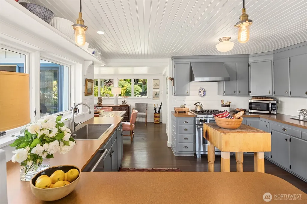 10050 SW Dock Street Vashon WA 98070