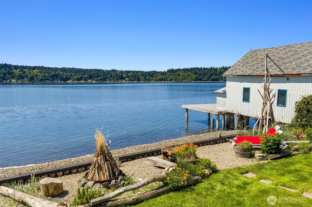 10050 SW Dock Street Vashon WA 98070