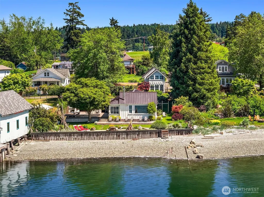 10050 SW Dock Street Vashon WA 98070