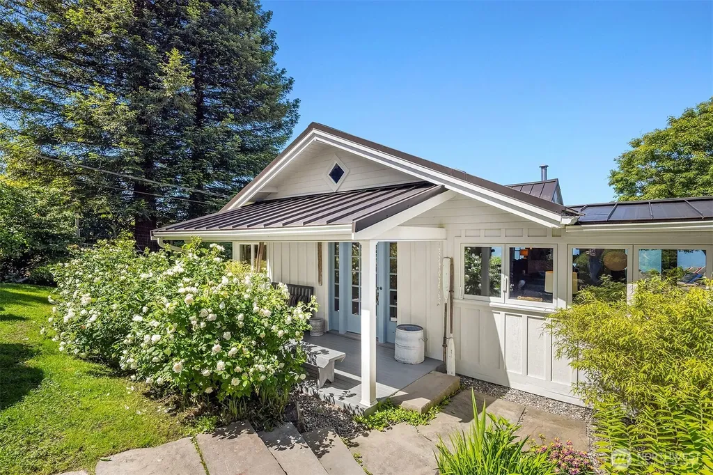 10050 SW Dock Street Vashon WA 98070