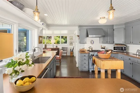 10050 SW Dock Street Vashon WA 98070