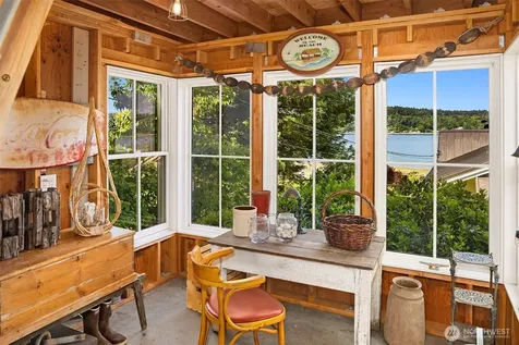 10050 SW Dock Street Vashon WA 98070
