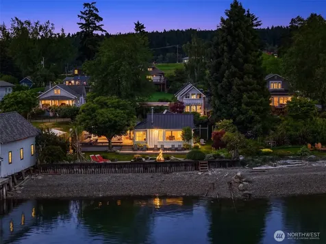 10050 SW Dock Street Vashon WA 98070