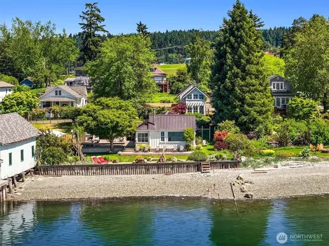 10050 SW Dock Street Vashon WA 98070
