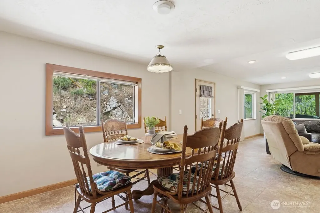39879 W Mill Drive Lincoln WA 99147