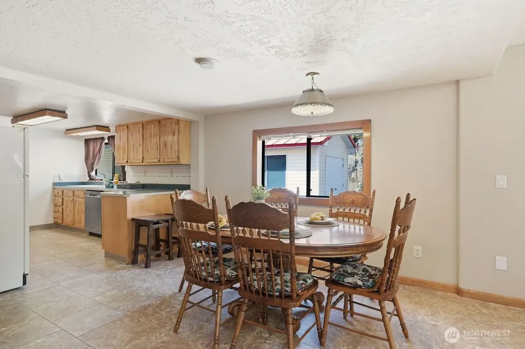 39879 W Mill Drive Lincoln WA 99147