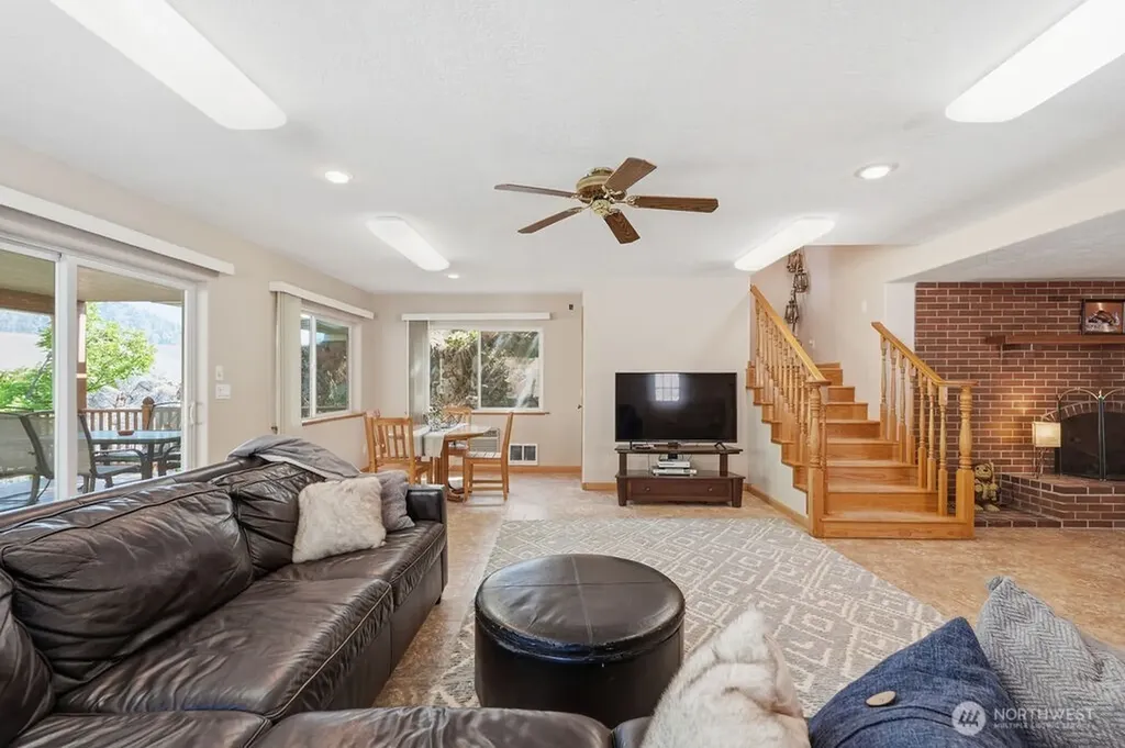 39879 W Mill Drive Lincoln WA 99147