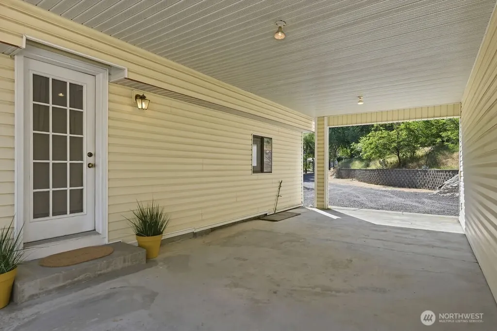 39879 W Mill Drive Lincoln WA 99147