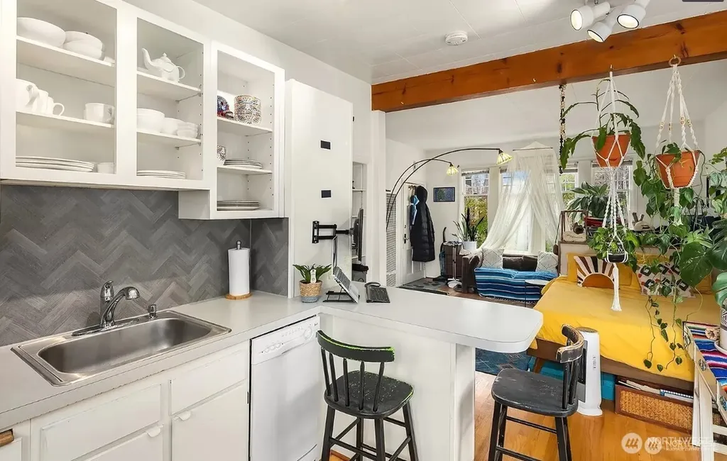 267 E Newton Street Seattle WA 98102