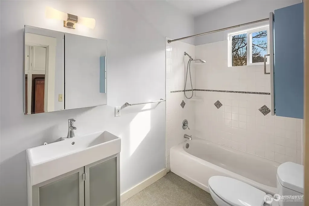 267 E Newton Street Seattle WA 98102