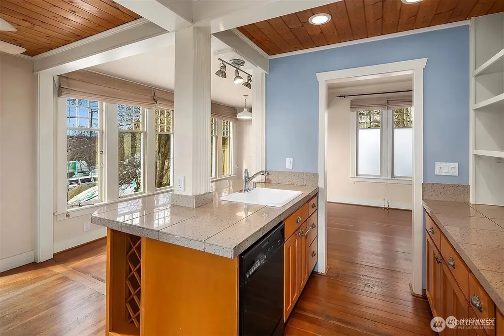 267 E Newton Street Seattle WA 98102