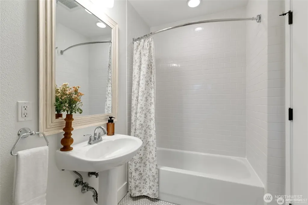 117 John Street Seattle WA 98109