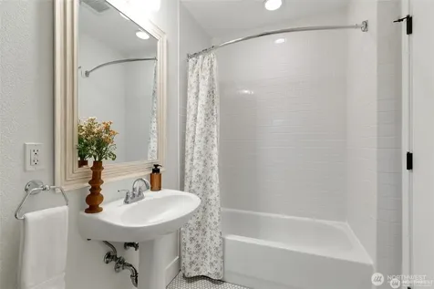 117 John Street Seattle WA 98109