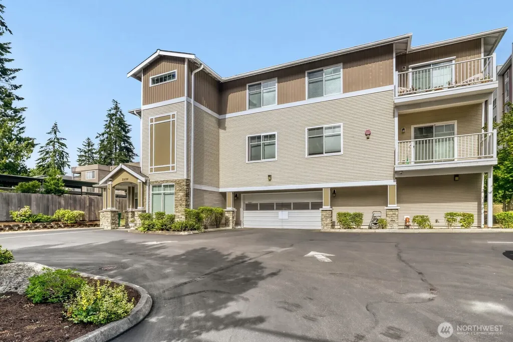 20028 15th Avenue NE Shoreline WA 98155