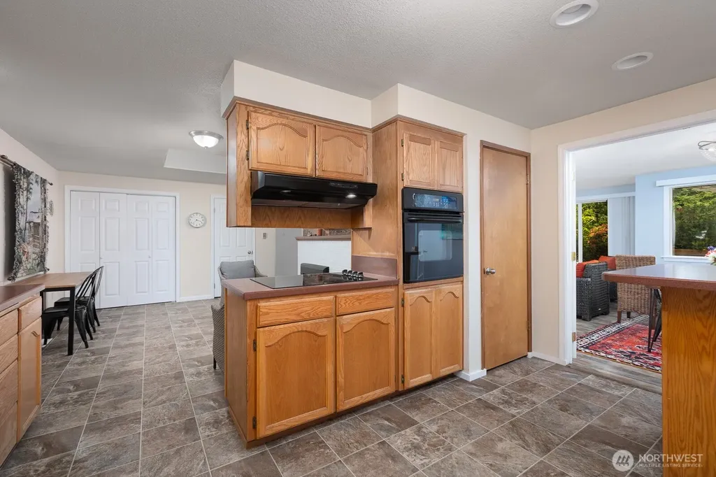 124 Crestwood Drive SW Lakewood WA 98498