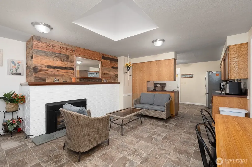 124 Crestwood Drive SW Lakewood WA 98498