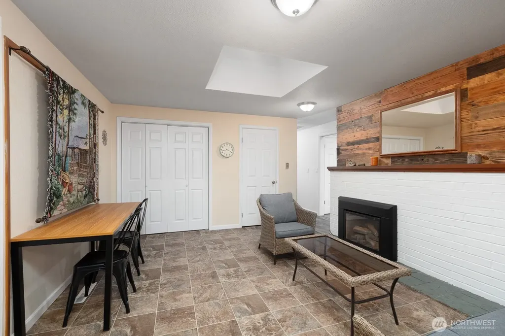 124 Crestwood Drive SW Lakewood WA 98498