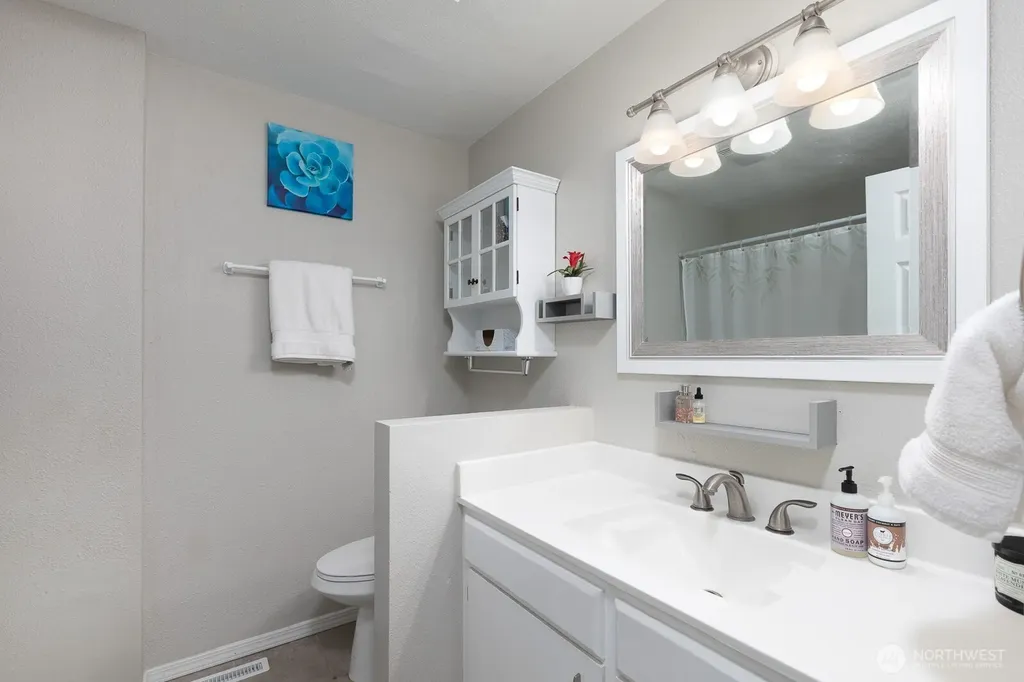 124 Crestwood Drive SW Lakewood WA 98498