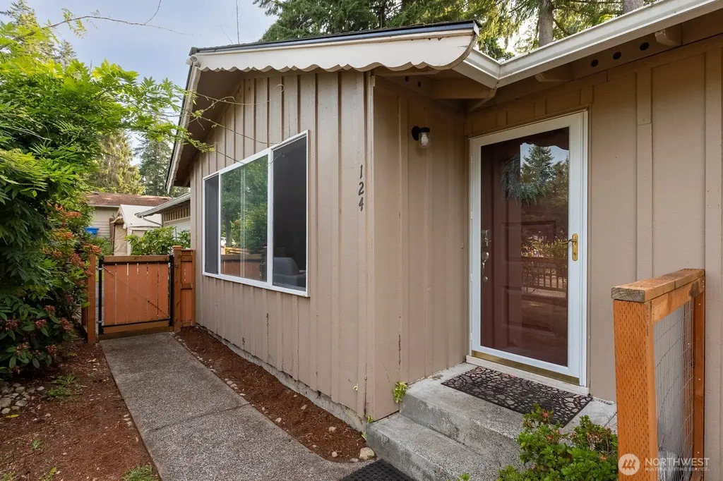 124 Crestwood Drive SW Lakewood WA 98498