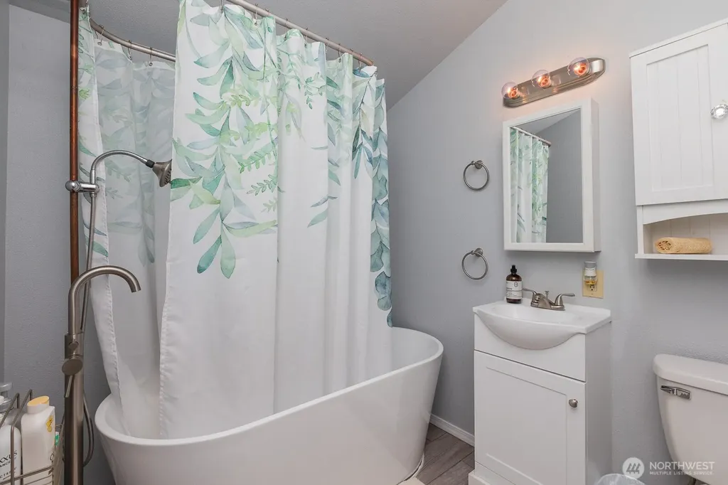 124 Crestwood Drive SW Lakewood WA 98498