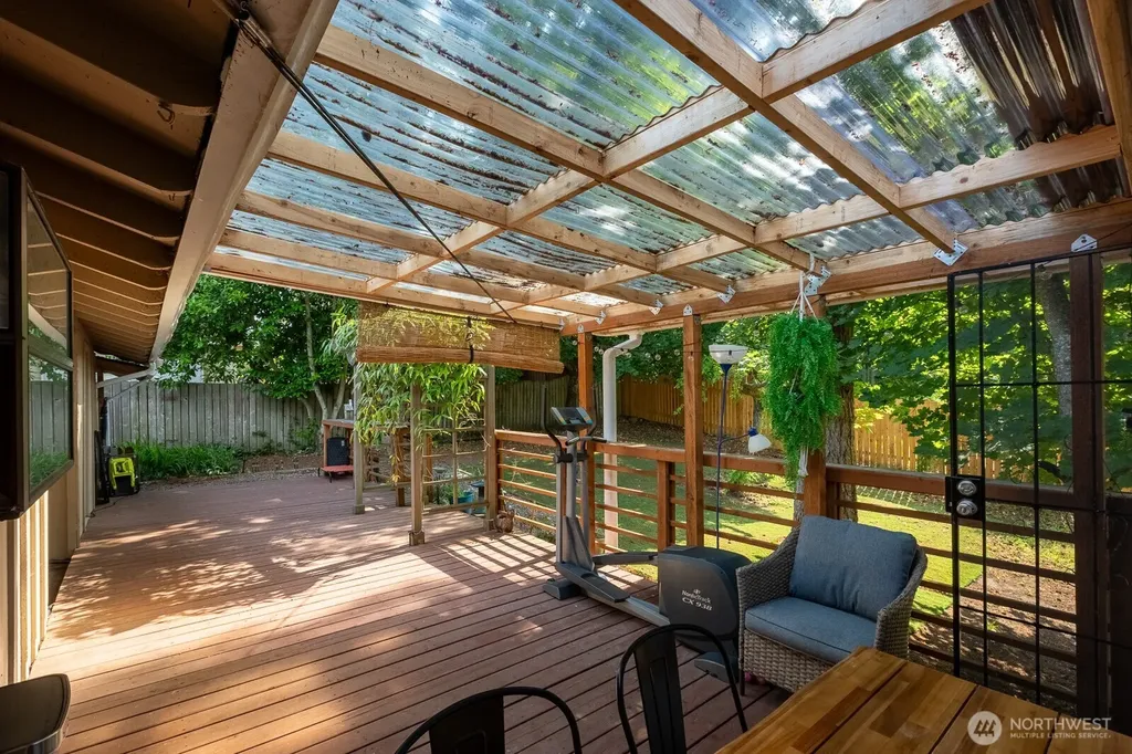 124 Crestwood Drive SW Lakewood WA 98498