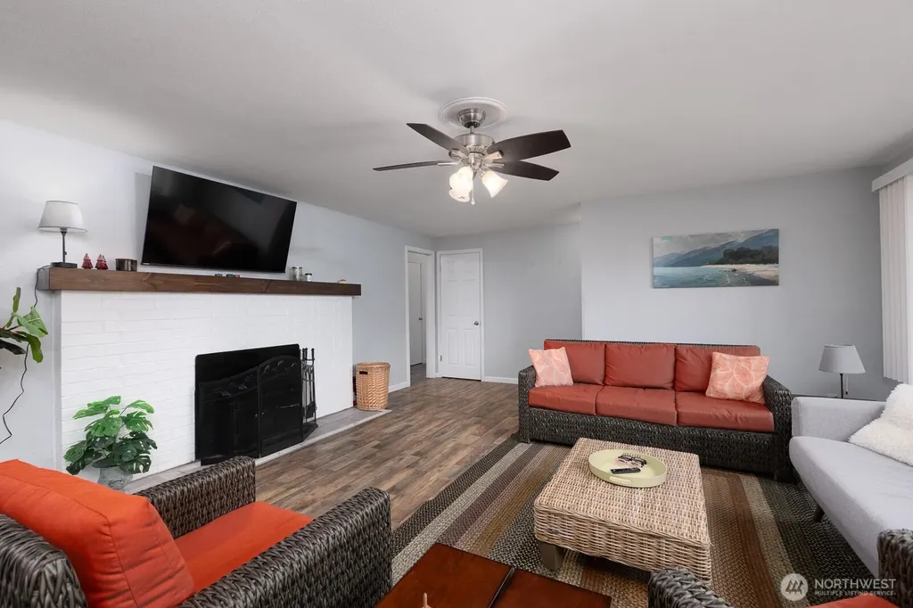124 Crestwood Drive SW Lakewood WA 98498