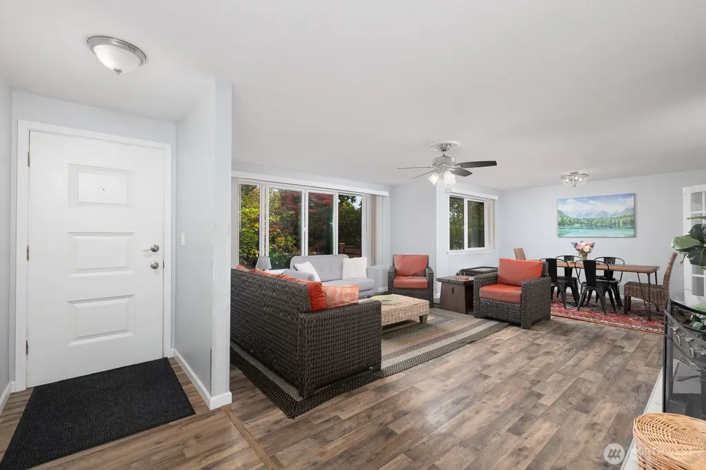 124 Crestwood Drive SW Lakewood WA 98498
