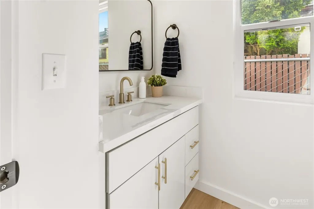 4506 S Kenyon Street Seattle WA 98118