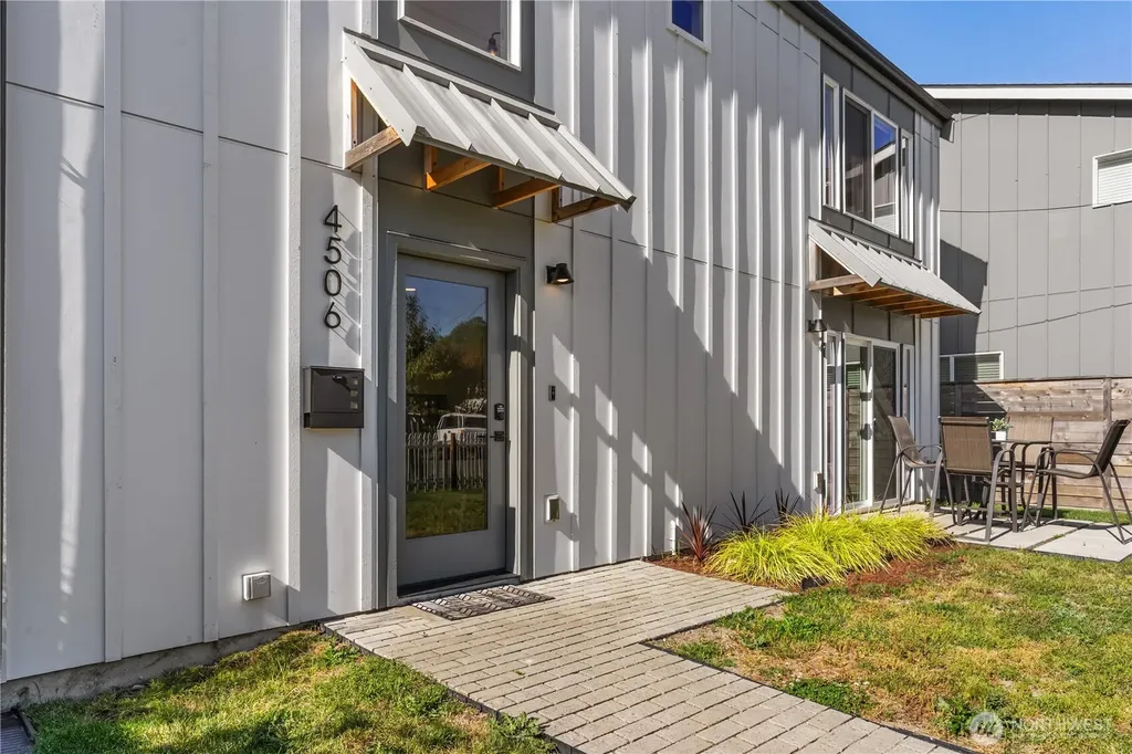 4506 S Kenyon Street Seattle WA 98118