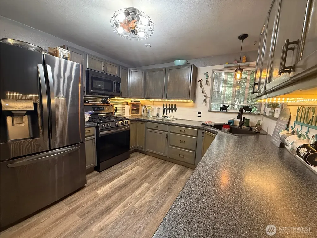 60 N Carp Place N Hoodsport WA 98548