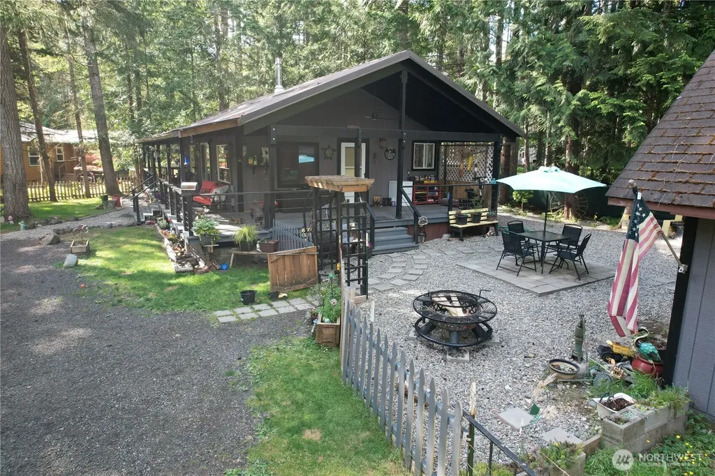 60 N Carp Place N Hoodsport WA 98548