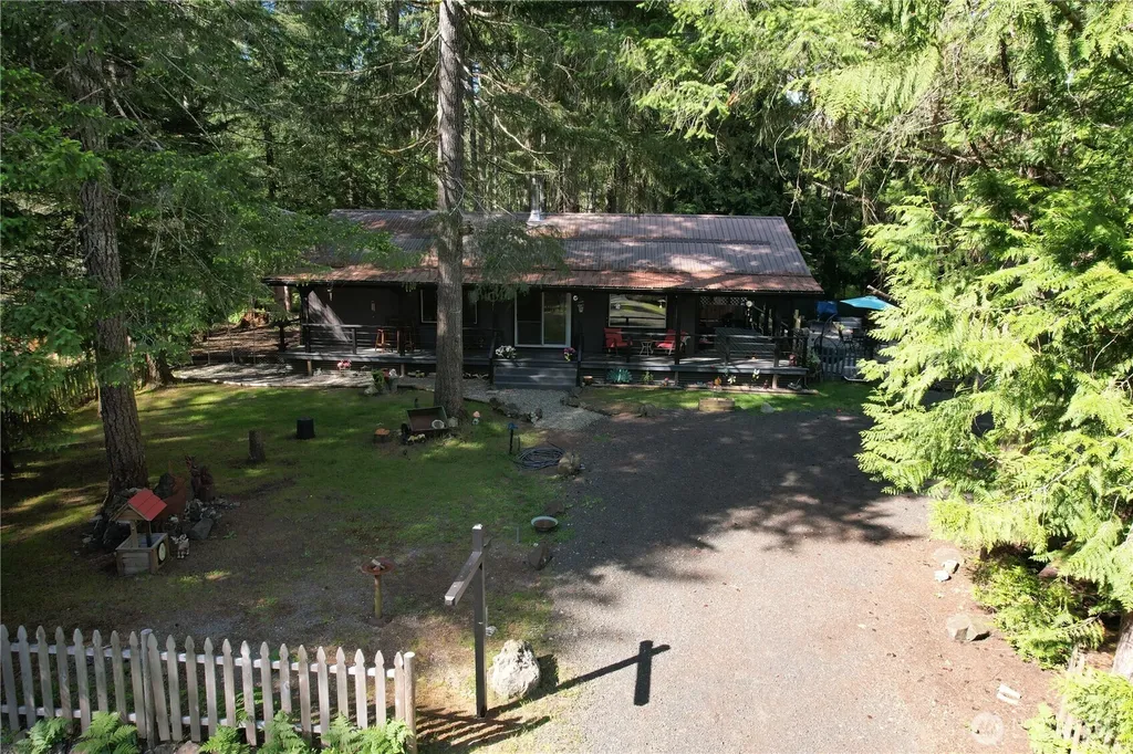 60 N Carp Place N Hoodsport WA 98548
