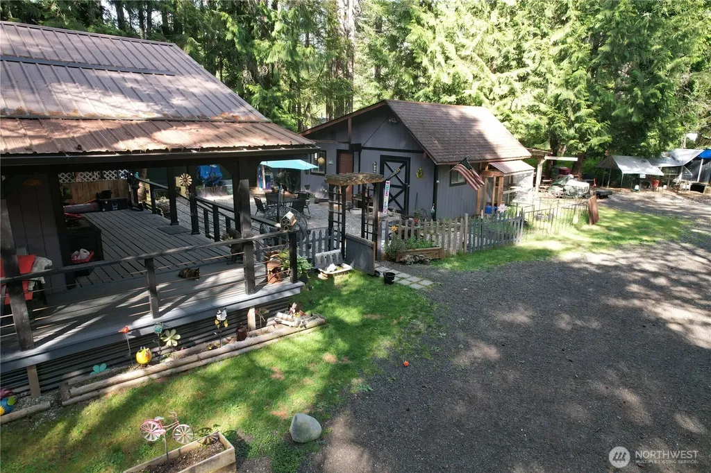 60 N Carp Place N Hoodsport WA 98548