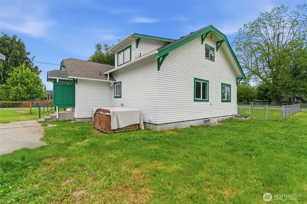 10302 E 40th Avenue Tacoma WA 98446