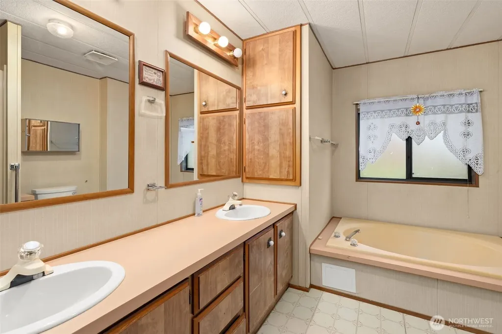 5307 5307 State Highway 303 Bremerton WA 98311