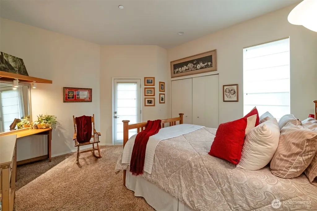 219 Tracy Avenue N Port Orchard WA 98366