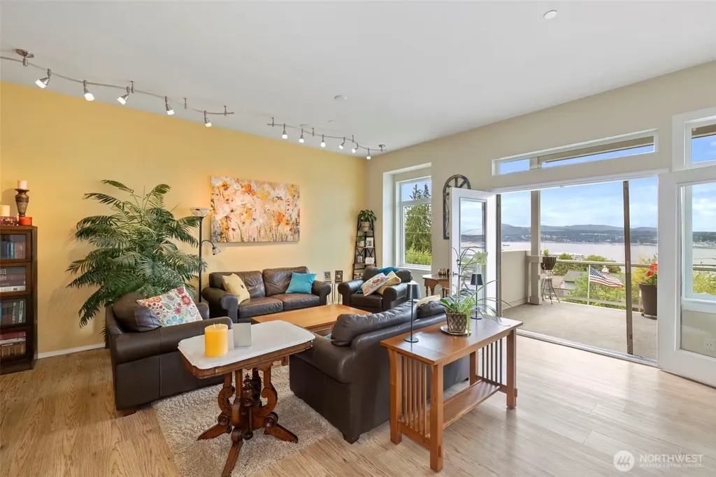 219 Tracy Avenue N Port Orchard WA 98366