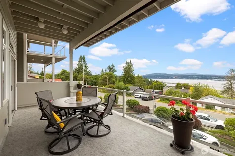 219 Tracy Avenue N Port Orchard WA 98366
