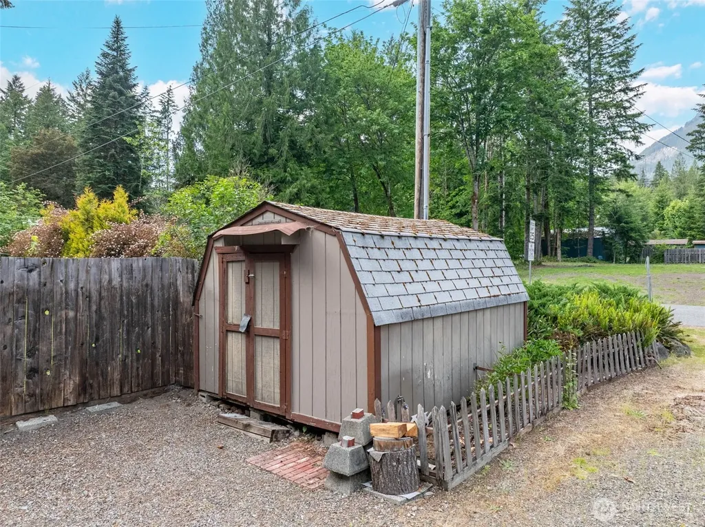 105 Mount Rainier Drive Packwood WA 98361