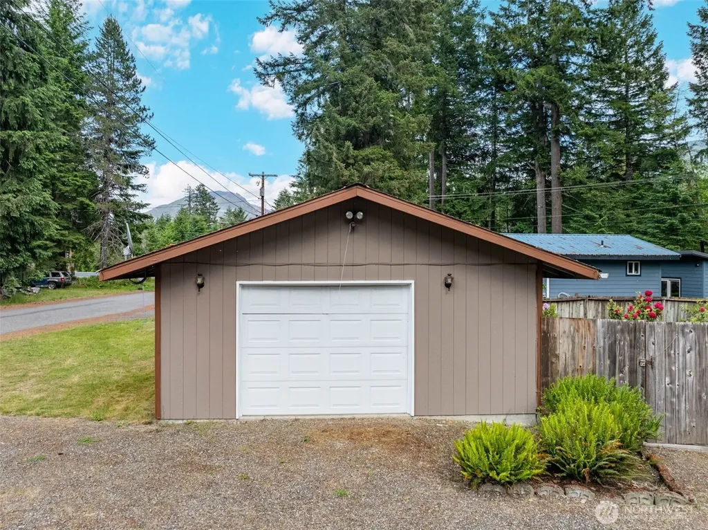 105 Mount Rainier Drive Packwood WA 98361